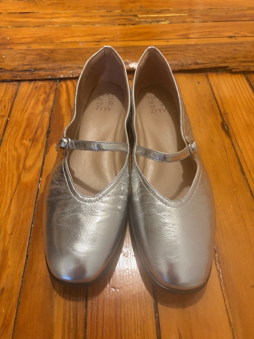 Women’s Size 11 Naturalizer Silver Leather Mary Jane Flats